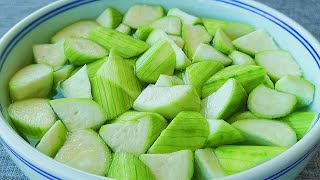 【小穎美食】炒絲瓜有人焯水，有人直接炒，難怪不好吃，飯店大廚教你正確做法