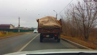 Как в России перевозят опавшие листья