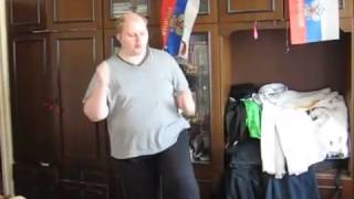 Сергий Астахов танцует тектоник.