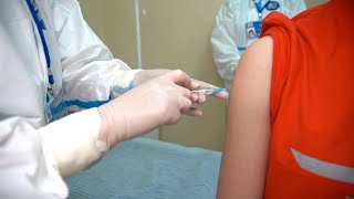 Добровольцам ввели второй компонент российской вакцины от коронавируса