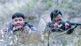 獵手襲擊日軍車隊，卻因為日軍火力太強大，瞬間被壓製得抬不起頭！ 抗日