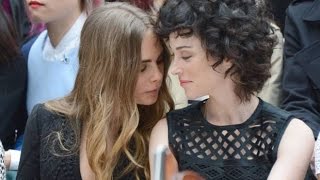 Cara Delevingne and her girlfriend Annie Clark kissing