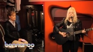 Elle King "Ain't Gonna Drown" - Mom, Meet The Band | Bonnaroo365