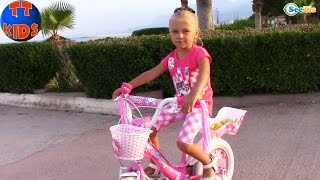 Ярослава и Хелло Китти – Прогулка к морю на велосипеде. Видео для Детей. Hello Kitty Toys