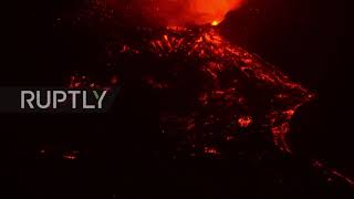 Spain: La Palma volcano spews streams of lava as eruption continues