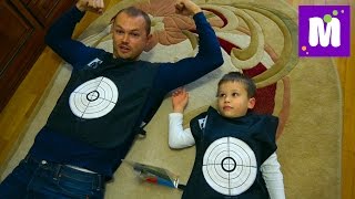 Стреляем водой по целям на жилете!  Снимаем отпечатки пальцев с водного пистолета/ Обзор Игрушки