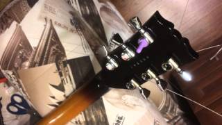 Как снять защитную крышку с колков/ How to remove the protective cover pegs guitar