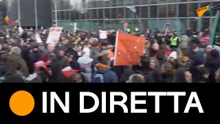 "Anno della libertà", protesta contro il passaporto sanitario a Bruxelles