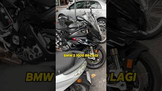 MOTOR 1 MILYAR PARKIR DI PINGGIR JALAN