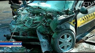 Автобус поворачивал к станции, в это время такси въезжало в город: что известно об аварии в Минске