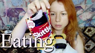 ASMR eating skittles.ВНИМАНИЕ! АСМР ИТТИНГ. Ем радугу Скиттлс. Шепот