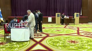 Iraq: Voters head to polls in Baghdad in snap parliamentary elections