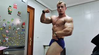 Young natural Bodybuilder Robert Stan 24 yo extreme flex and pump