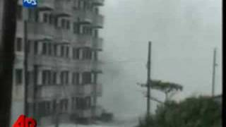 Raw Video: 5-story Waves Hit Cuba