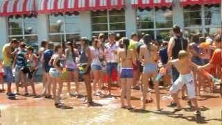 Water fights boys against girls[Флешь моб в Таганроге]