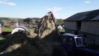 Трактор Т-40АМ разгрузка сена. Самодельный погрузчик на навеску.