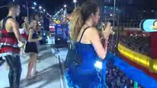 Daniela Mercury se emociona ao ver a filha dançando - Carnaval 2011