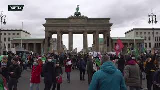 LIVE: ‘Fridays for Future’ stage climate strike in Berlin