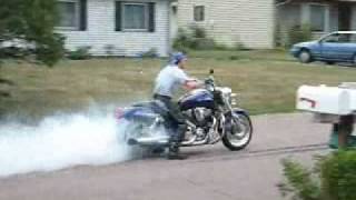 My VTX 1800 Custom BURNOUT!!!