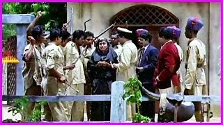 Padmanabham Comedy Scene - Police Beats Padmanabham For Giving Wrong Information - Avey Kallu Movie