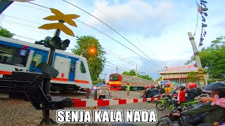 Senja Kala Nada Di Perlintasan Kereta Api Stasiun Poris Tangerang