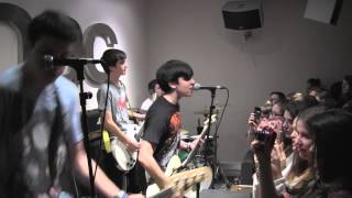 Concierto de OKEY OK en directo en Fnac L'illa
