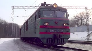 ВЛ10-882 с грузовым поездом