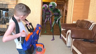 Nerf Game Alien vs Nerf Titan Инопланетяне пробуют Нерф титан