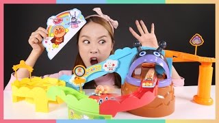 凱利和面包超人駕駛車日本玩具遊戲 | 凱利和玩具朋友們 | 凱利TV