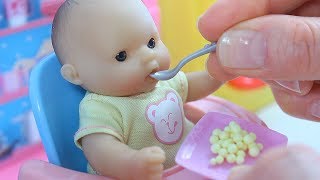 Играем в Куклы Варим кашу Кормим Малыша Baby Doll Play The Children's Room