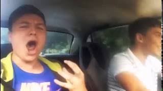 Парни подпевают любимую песню / guys sing