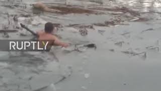 Spain: Two Guardia Civil officers rescue dog trapped in frozen pond