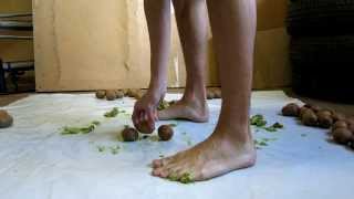 Video 25 - Epic barefoot kiwi stomping