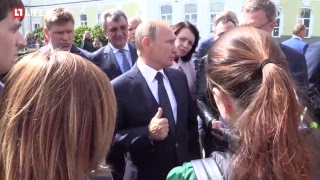 Владимир Путин общается с жителями Омска