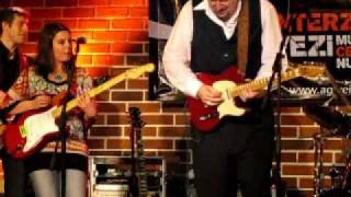 AG Weinberger feat Roxana Stroe - Stuck in the Middle