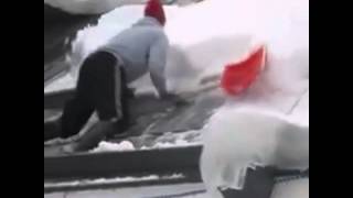 Смешное падение человека с крыши