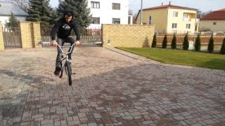 180 footplant BMX