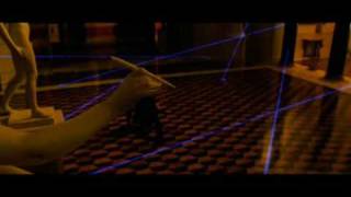 [OCEAN'S TWELVE]. CAPOEIRA LASER DANCE