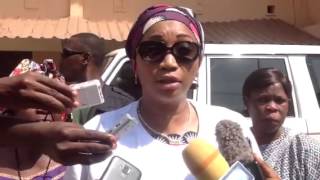 Hadja Halimatou Dalein Diallo et le fils du défunt Amadou Oury Diallo, chef des motards de l'UFDG