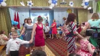 Танец с родителями " Первоклашки" выпуск 2016  МБДОУд/с №5 "Теремок"муз.руководитель Смирнова Е.Ю.