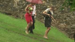 Wetlook wedding - funny escape from ruins