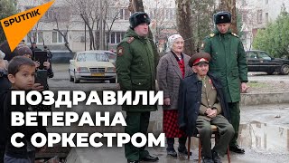 Российские саперы в Таджикистане поздравили ветерана инженерных войск
