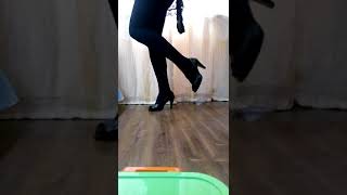 Танец кошечки в колготочках Lady Cat