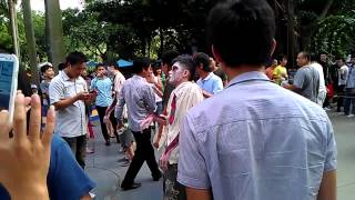 Zombie scareacters at Chimelong Paradise dance