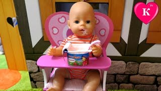 Кукла Беби Борн кушает йогурт Стульчик для кормления Видео с куклами Dolls Baby Born