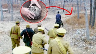 日軍知道國軍在村裡埋了地雷，故意讓無辜村民以身排雷，不料地雷有靈性，只炸日軍不炸村民！ ️ 抗日