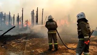 Под Самарой локализовали крупный пожар в частных домах — видео