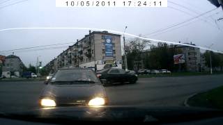 дЭвушка за рулем