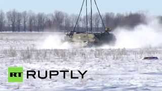 Новейший БТР «Ракушка» сбросили с самолета во время учений