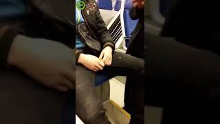 Jongen maakt conducteur helemaal gek!! Gevecht